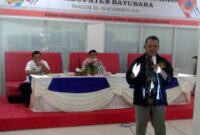 Teks Foto : Trainer Nasional Pelaku Ketangguhan Masyarakat dalam Program Desa/Kelurahan Tangguh Bencana, Syafri Nasution, memaparkan pentingnya pembentukan Desa Tangguh Bencana, pada acara sosialisasi di Aula Singapore line Kecamatan Sei Balai Kab. Batubara, Rabu (28/11/2018). (Foto : Istimewa)