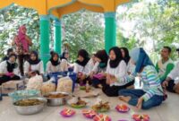Para TKS RSUD Batubara saat menggelar syukuran di Keramat Kuba Keramat Batubara. (Istimewa)