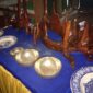 Benda-benda bersejarah berupa piring, cawan dan kayu berukir yang diperkirakan berumur diatas seratus tahun dipajang pada pameran pagelaran di Istana Niat Lima Laras
