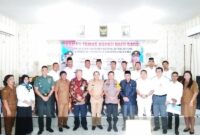 Bupati Batubara Ir Zahir, Kadis Sosial Drs Bahrumsyah, Kapolres Batubara AKBP Robinson Simatupang, Ketua DPRD Batubara Selamat Arifin SE, Kepala Bank Mandiri Siantar, dan Pengusaha muda OK Faizal Raihan. (Zulnas). 