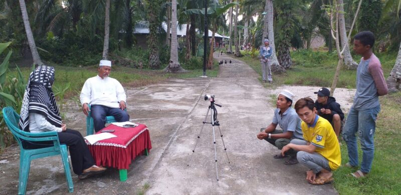 KPM saat sedang mewawancarai Calon Kepala Desa Mesjid Lama nomer Urut satu Saini