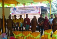 Dinas Koperindagkop Batubara foto bersama kepada kelompok binaan pada acara pembukaan pelatihan Sabutret di Desa Ujung Kubu, selasa (28/1/2020) 
