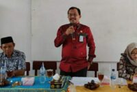 Kepala Dinas Pendidikan Batubara Ilyas Sitorus Saat menyampaikan informasi perpanjang Masa belajar dirumah kepada peserta didik dijajaran Dinas Pendidikan setempat. (Ist/zulnas.com) 