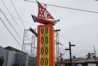 Bangunan tugu hiasi kita Tanjung Tiram