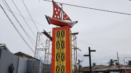 Bangunan tugu hiasi kita Tanjung Tiram