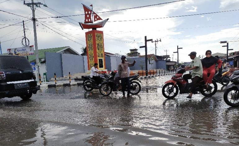 Tanjung Tiram Banjir, Kadis PUPR : Drenase-nya Tumpat, Banyak Sampah Disitu