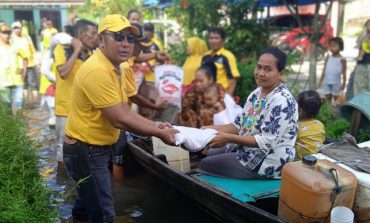 Golkar Salurkan 3,5 Ton Beras Kepada 700 Warga Terdampak Banjir di Batubara
