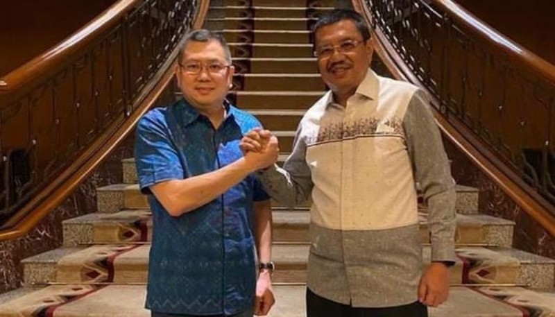 Eks Gubernur Sumut Edy Nuradi foto bersama Ketum Partai Perindo Hary Tanoesoedibyo