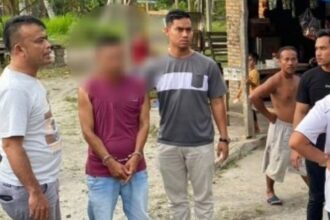 Tim Satnarkoba saat menangkap terduga kasus Narkotika di Kampung Narkoba Batubara