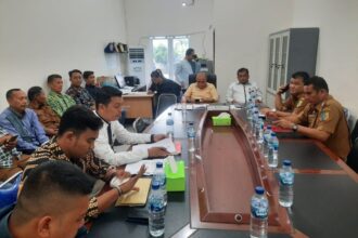 Rapat Dengar Pendapat Komisi I DPRD Kabupaten Batubara dan pihak Perangkat Desa Perkebunan Sei Balai didampingi Pengecara Hukum Ramadhan Zuhri