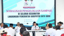 Bupati Batubara Zahir saat menggelar sosialisasi penanganan sampah di aula rumah dinas bupati, Rabu (8/3/2023)
