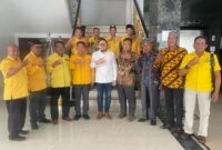 Ketua komisi II DPR RI Ahmad Doli Kurnia Tanjung didampingi Wakil Ketua DPRD Batubara Ismar Khomri SS saat foto bersama peserta sosialisasi program PTSL di Singapore Land Kecamatan Sei Balai, Minggu (12/3/2023)