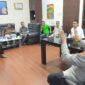 Kapolres Sergai AKBP.Dr. Ali Machfud SIK, MIK saat memberikan arahan kepada kepada perwakilan kelompok 80 di ruang kerjanya, Kamis (16/3/2023)