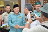 Bupati Batubara Zahir saat menghadiri acara pelantikan pengurus DPW Hikabara Sumatera Utara periode 2022-2027 di Aula Tengku Raja Inal Siregar, Kantor Gubernur Sumatera Utara, Medan, Jumat (17/03/2023). 