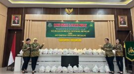 Teks foto : Kejari Sergai gelar Pasar Murah di lingkungan Kantor Kejari Sergai,Selasa (21/3/2023)