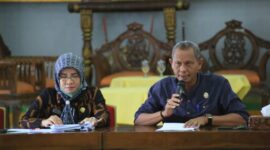 Asisten I Pemerintahan dan Kesra Kabupaten Labuhanbatu Drs. H. Sarimpunan Ritonga saat menyampaikan paparan