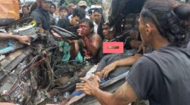 Zulnas.com, Batubara -- Seorang supir terjepit saat lakalantas di Petatal Kecamatan Datuk Tanah Datar..