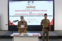 Sekretaris Daerah (Sekda) Kabupaten Batubara Norma Deli Siregar saat melantik sebanyak 13 Kepala Sekolah SD dan SMP di Batubara