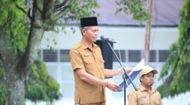 Asisten l Drs. H. Sarimpunan Ritonga, M.Pd., saat membacakan pidato Bupati Labuhanbatu dr. H. Erik Adtrada Ritonga, MKM.,