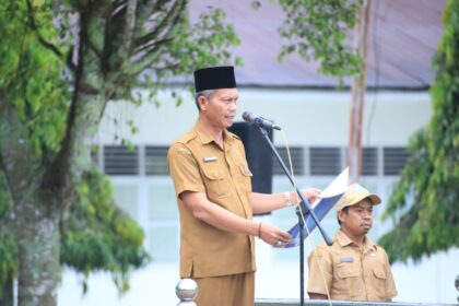 Asisten l Drs. H. Sarimpunan Ritonga, M.Pd., saat membacakan pidato Bupati Labuhanbatu dr. H. Erik Adtrada Ritonga, MKM.,