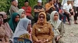 Sejumlah Pentakziah tampak hadir selain perangkat dari kelurahan, unsur pengajian setempat dan elemen masyarakat...