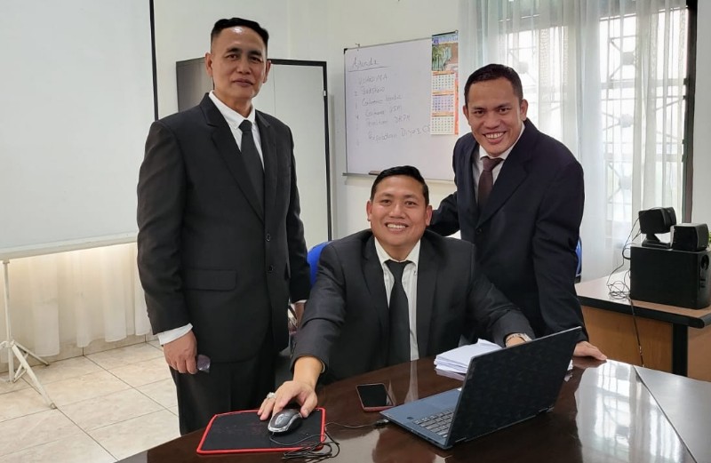 LULUS: H OK Faizal dinyatakan lulus pada sidang meja hijau Program Studi Magister Ilmu Administrasi Publik, Fakultas Ilmu Sosial dan Ilmu Politik Universitas Medan Area, dan berhak memakai gelar akademik Magister Administrasi Publik sebagai lulusan terbaik dengan Nilai A.