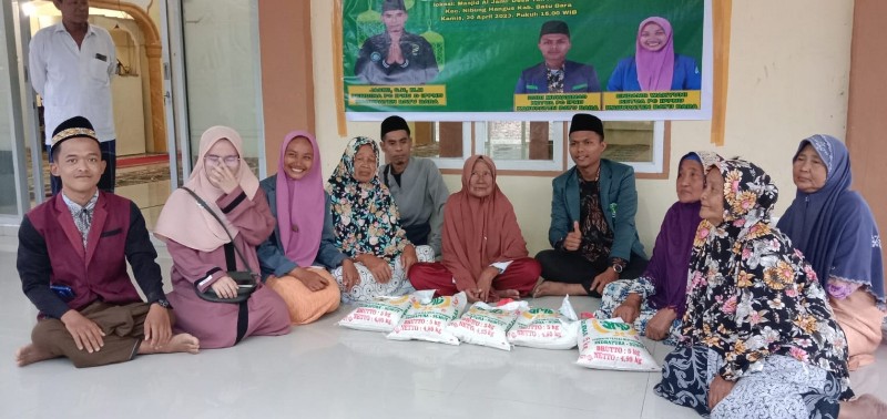Jajaran Pengurus IPNU dan IPPNU saat menggelar buka puasa bersama dan safari Ramadhan di Mesjid Jami' Kecamatan Nibung Hangus.