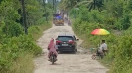 Beginilah Kondisi Jalan Menuju Pantai Bunga Desa Bogak 