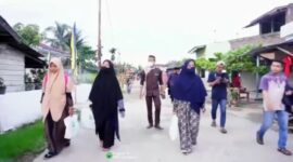 Team berbagi rezeki dari YRT Ahlul Qur'an saat road show kesejumlah rumah warga fakir miskin dan kaum dhuafa 