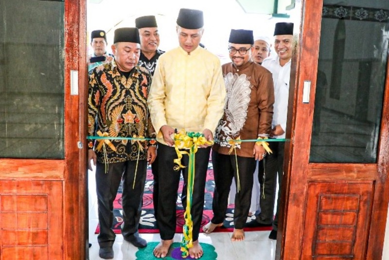 Ketua DPD I Partai Golkar Sumut yang juga Wakil Gubernur Sumatera Utara bapak Musa Rajekshah meresmikan Masjid Nurul Iman Al-Musannif, Dusun VII Desa Suka Ramai, Kecamatan Air Putih, Kabupaten Batubara, Selasa (30/5/23).
