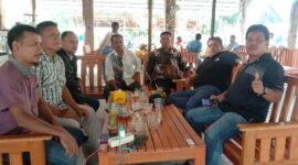 Jajaran pengurus Poslab saat menggelar rapat persiapan Menjelang Liga Poslab U-22...