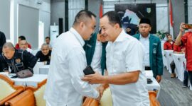 Bupati Batubara Zahir saat menyambut kedatangan Ketua PWI Sumut 