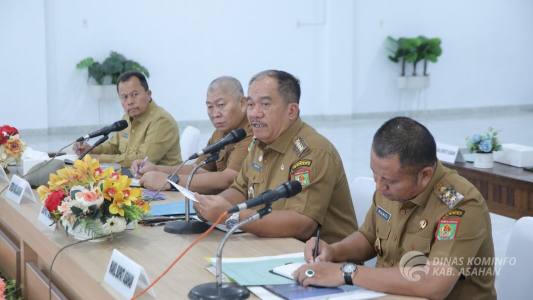 Bupati Asahan saat memimpin Rakorpem Bulan Maret 2025.